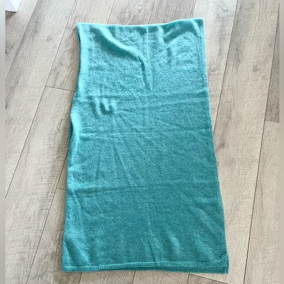 Tina Stephen’s 100% Cashmere Wrap - Picture 2 of 5